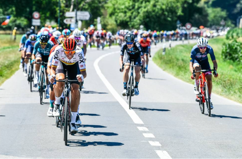 Tour de France S9 Bob Jungels gana solo 62 km